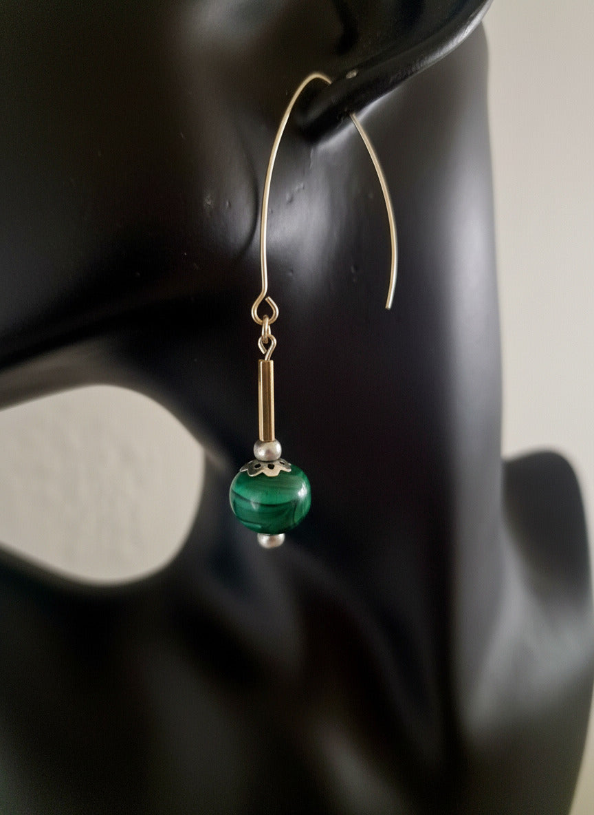 Ohrring "Grüner Regentropfen" - Edelstahlbogen mit Malachitkugel