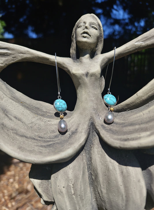 Ohrring "Eislauf" - Edelstahlbogen mit wunderschönem Türkis mit Perlentropfen