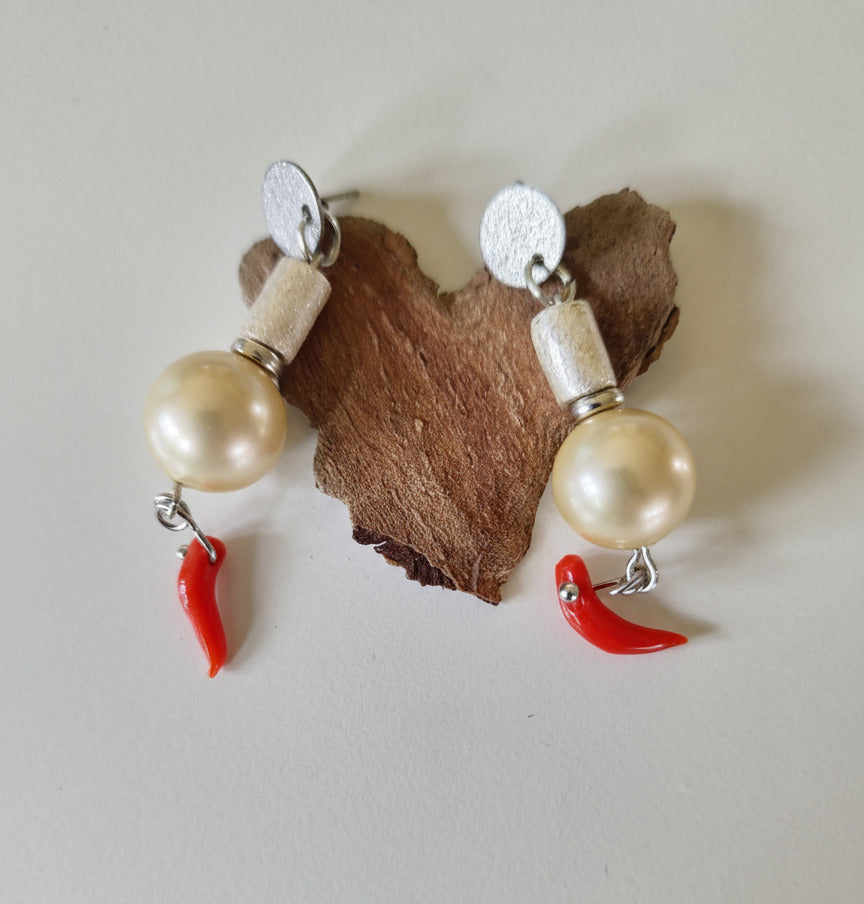 Ohrring "Herzblatt" - Muschelkernperle, Koralle