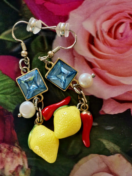 Ohrring: "Souvenir" - Perle mit Kunststoff-Accessoires"